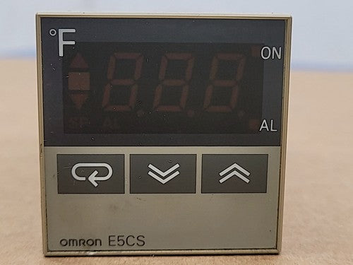 Omron E5CS-R1PX-F Digital Temperature Controller PID Thermostat Lot of 4