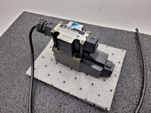 DAIKIN KSO-G02-2BA-30 KS0 AC100V 50/60Hz Solenoid Controlled Hydraulic Valve