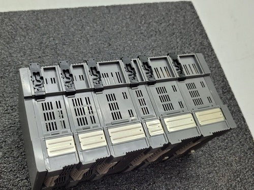 KEYENCE KV-300 PLC KV-U5 24VDC 2x KV-B16R Relay KV-L2 Serial KV-C32X DC Input