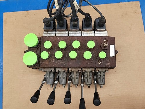 Danfoss Proportional Hydraulic Control 5 Valve Manifold Solenoid Manual Lever V2