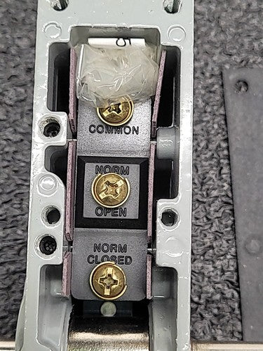 Namco EA150-30274 Snap-Lock Rotary Limit Switch 1NO/1NC Double Ended Shaft