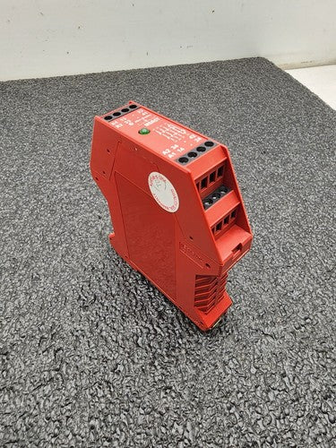 Allen Bradley MSR5T GuardMaster Safety Relay 440R-B23020 DIN Rail Mount