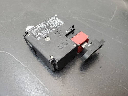 Omron D4NL-4EFG-B Guard Lock Safety Door Switch 24VDC Locking Force 1300N