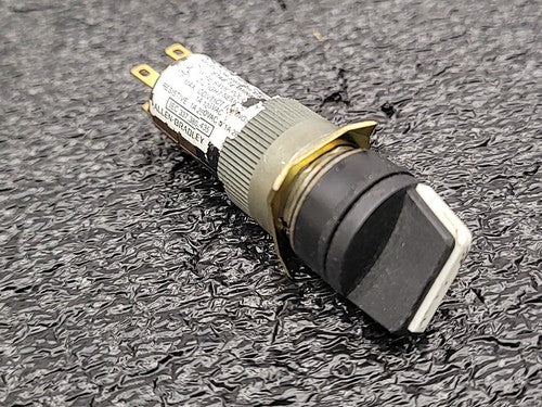 Allen Bradley 800A-M2AG24 Momentary Pushbutton Switch Industrial Lot Of Switches