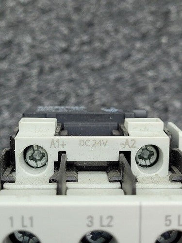 Siemens Contactor 3RT1025-1B..0 G/140411 E05* NQ140224 Auxiliary Contact