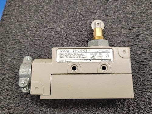 Omron ZE-Q22-2S Industrial Limit Switches 15A Roller Plunger Lot of 6