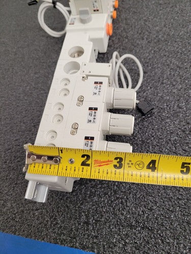 2x SMC DIN Rail Mount Pressure Regulator Blocks 6x regulators ARM11CB0-R00-A1Z