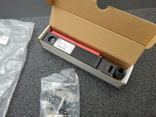 OMRON STI TL4019-40243F2M TL4019-4 24V FLX2 ACT 44534-0650 NEW Safety Interlock