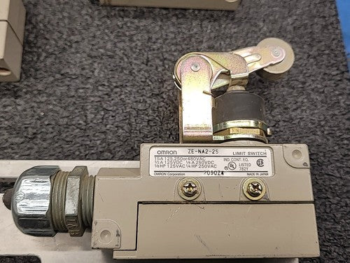 Omron ZE-Q22-2S Industrial Limit Switches 15A Roller Plunger Lot of 6