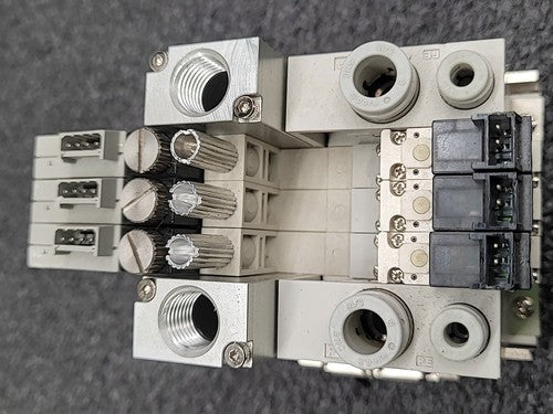 SMC ZZQ-ZB2B Vacuum Ejector Manifold with 3x ZQ Series Modules Rail Mount