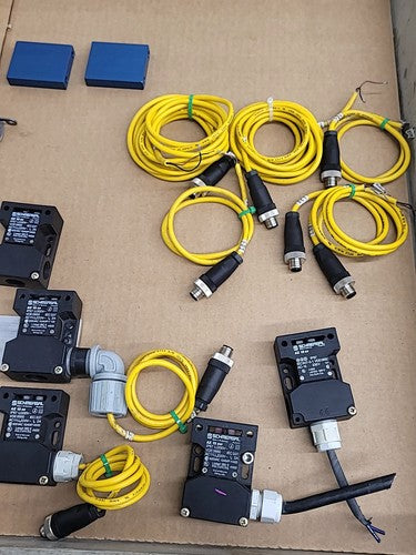 Schmersal AZ 15 ZV Industrial Safety Interlock Switch Lot Cables Brackets AZ15ZV