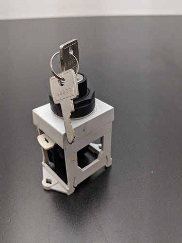 Eaton Cutler Hammer Machine Keyed Switch On Off 22mm E22B2 2 Keys