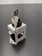 Eaton Cutler Hammer Machine Keyed Switch On Off 22mm E22B2 2 Keys