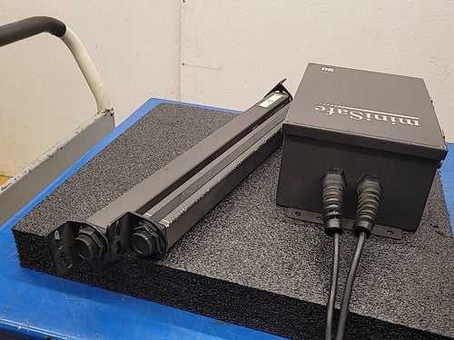 MiniSafe Safety Light Curtain System Control Box Sensor Bars Cables M84316 15"