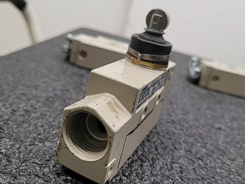 Omron ZE-Q22-2S Industrial Limit Switches 15A Roller Plunger Lot of 6