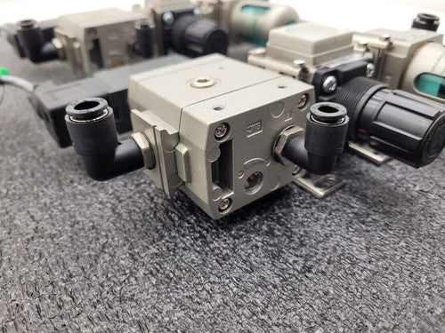 SMC Filter Regulator Soft Start Valve Lot of 2 AV2000-N02-5DZ AF20-N02-6CZ