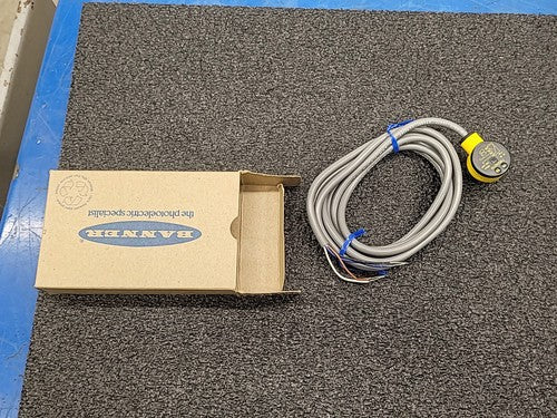 Banner T18SP6FF50 32470 EZ-Beam Photoelectric Sensor Fixed Field PNP 50mm Wired