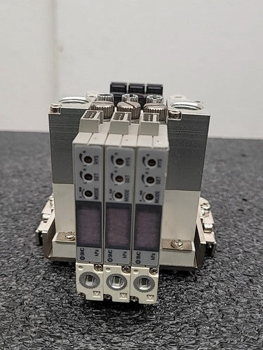 SMC ZZQ-ZB2B Vacuum Ejector Manifold with 3x ZQ Series Modules Rail Mount