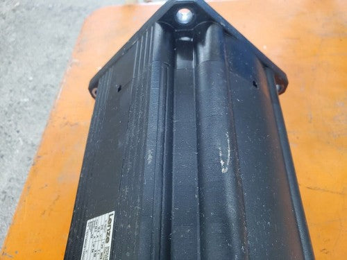 Lenze MCS 14P32-R80B0-B24N-8T5800N-R08U 7.1kW 9.5HP 3PH Servo Motor Working "B"
