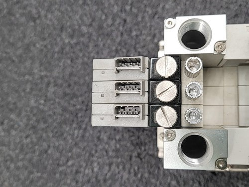 SMC ZZQ-ZB2B Vacuum Ejector Manifold with 3x ZQ Series Modules Rail Mount