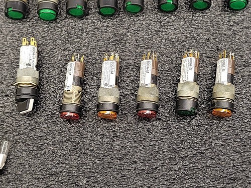 Allen Bradley 800A-M2AG24 Momentary Pushbutton Switch Industrial Lot Of Switches
