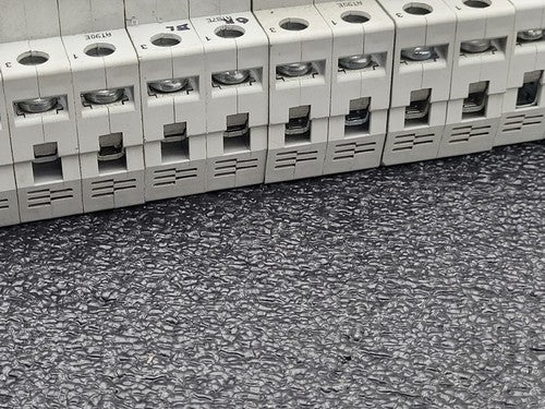 Lot of 10 Eaton Cutler Hammer WMZS2D02 Miniature Circuit Breaker 2A 5kA Type D
