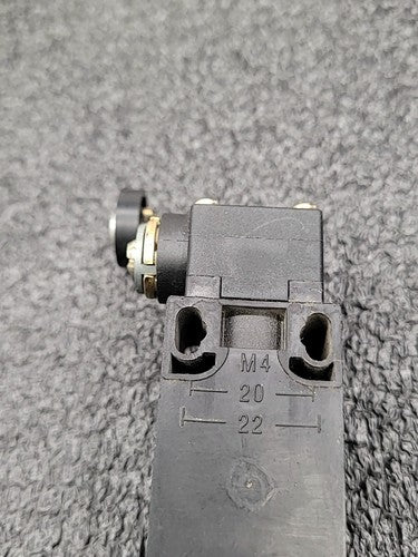 Lot 4 Limit Switches Schmersal TV10H Telemecanique XCKP Pizzato FF 4815 KDM