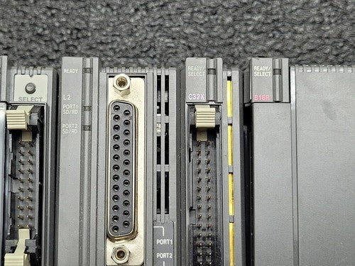 KEYENCE KV-300 PLC KV-U5 24VDC 2x KV-B16R Relay KV-L2 Serial KV-C32X DC Input