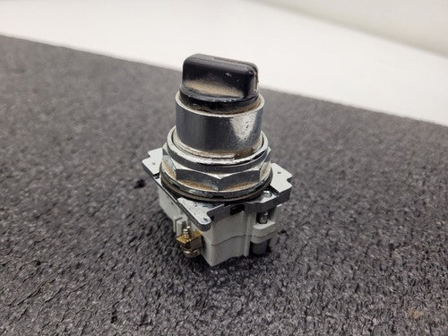 Lot of 19x Eaton Industrial On/Off Switch Lot EMO, Multipole 10250T Panel Mount