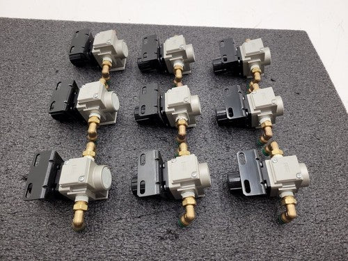 Lot of 9 SMC AR20-N02E-1Z Regulators w/ Mounting Brackets 0-30 PSI 1/4" Fittings