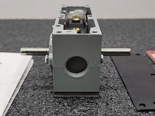 Namco EA150-30274 Snap-Lock Rotary Limit Switch 1NO/1NC Double Ended Shaft