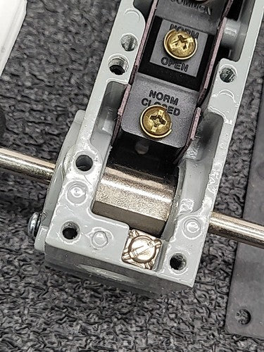 Namco EA150-30274 Snap-Lock Rotary Limit Switch 1NO/1NC Double Ended Shaft