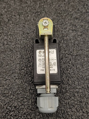 Lot 4 Limit Switches Schmersal TV10H Telemecanique XCKP Pizzato FF 4815 KDM