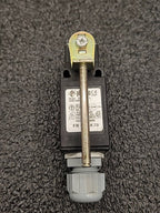 Lot 4 Limit Switches Schmersal TV10H Telemecanique XCKP Pizzato FF 4815 KDM