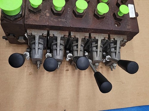 Danfoss Proportional Hydraulic Control 5 Valve Manifold Solenoid Manual Lever V2