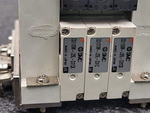 SMC ZZQ-ZB2B Vacuum Ejector Manifold with 3x ZQ Series Modules Rail Mount