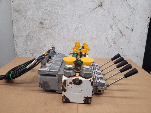 Danfoss PVG32 5 x Proportional Hydraulic Servo + Manual Valve  157B4292 Unit [D]