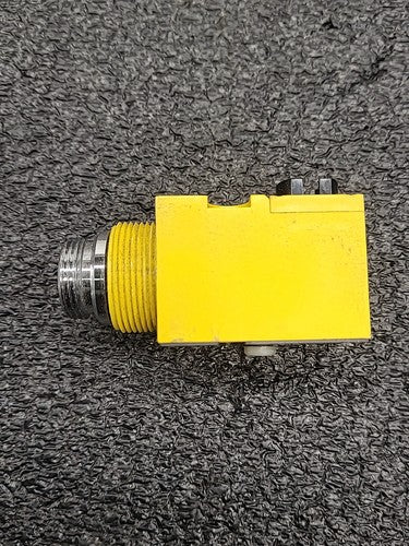 Banner SM912VQD Visible Beam Photoelectric Sensor Industrial Yellow Housing