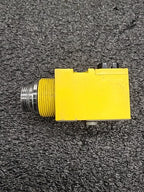 Banner SM912VQD Visible Beam Photoelectric Sensor Industrial Yellow Housing
