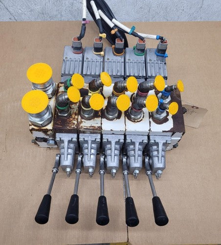 Danfoss PVG32 5 x Proportional Hydraulic Servo + Manual Valve  157B4292 Unit [D]