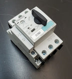 SIEMENS SIRIUS 3RV1021-4BA10 Circuit Breaker w/ 3RV1901-1A Auxiliary Contact