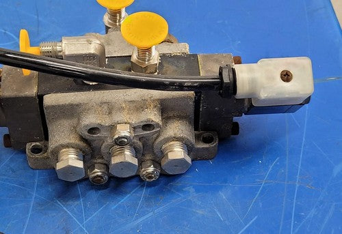 Alkon Corp Pneumatic Valve Block 375-68L00368L-2 12VDC Solenoid Coil