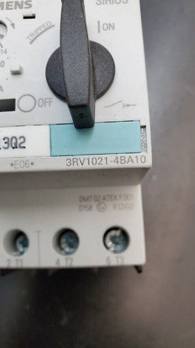 SIEMENS SIRIUS 3RV1021-4BA10 Circuit Breaker w/ 3RV1901-1A Auxiliary Contact