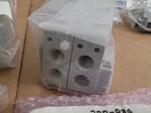 LOT Numatics 041SS400MCC00061 Solenoid Valve Pneumatic Directional Control 24VDC