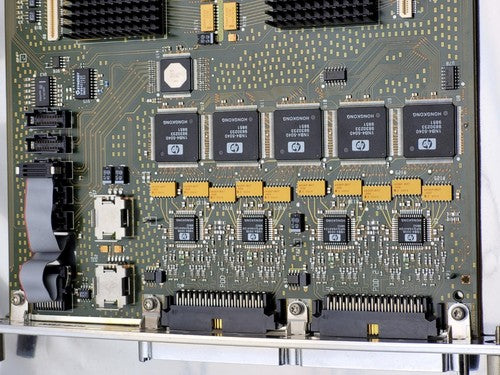 HP AGILENT 16717A 333MHz STATE / 2GHz TIMING ZOOM 2MSa ANALYZER with Cables