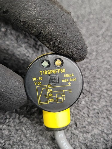 Banner T18SP6FF50 32470 EZ-Beam Photoelectric Sensor Fixed Field PNP 50mm Wired