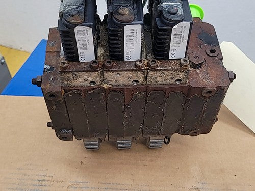 Danfoss 11166838 Hydraulic Stack Control 3 Valve Manifold w/ Manual Levers V4