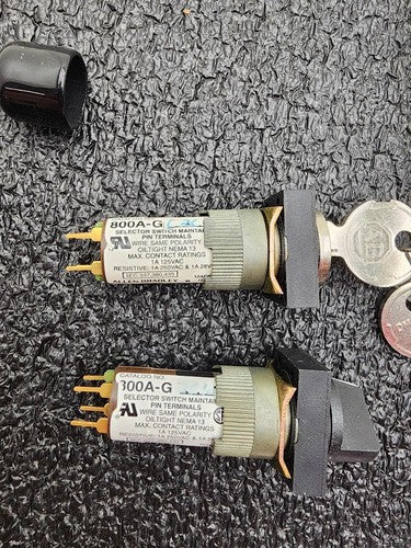 Lot 4x of Allen Bradley AB 800A G2CW GC2C 2x Keyed 2x 2 Position On/OFF Switches