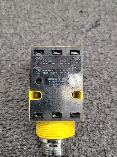 Banner SM912VQD Visible Beam Photoelectric Sensor Industrial Yellow Housing