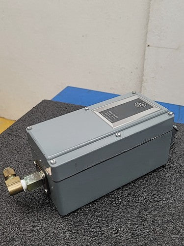Allen Bradley 836-C7J Pressure Control Switch Bulletin 836 Series B Adjustable